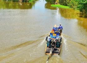 Lũ miền Tây lên nhanh 