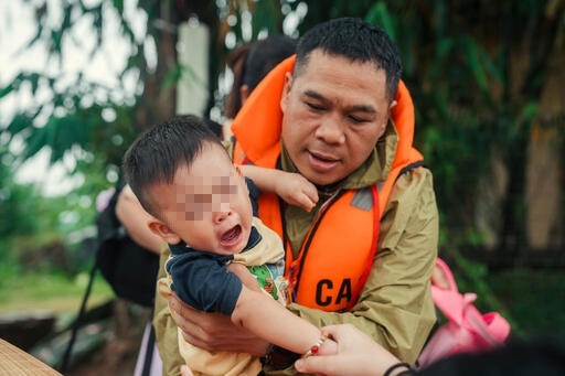 Siêu bão tàn phá nặng nề, UNICEF chuyển nước sạch, các BV huy động khẩn cấp