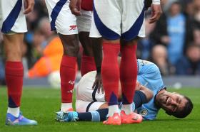 Man City chật vật hòa Arsenal: Nín thở vì Rodri