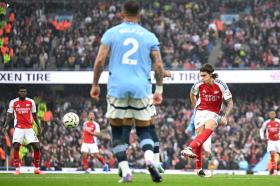 Man City chật vật hòa Arsenal: Nín thở vì Rodri