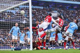 Man City chật vật hòa Arsenal: Nín thở vì Rodri