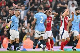 Man City chật vật hòa Arsenal: Nín thở vì Rodri