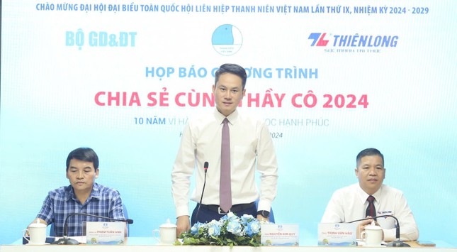  Chương trình &apos;Chia sẻ cùng thầy cô&apos; năm 2024 mở rộng đối tượng giáo viên tuyên dương 