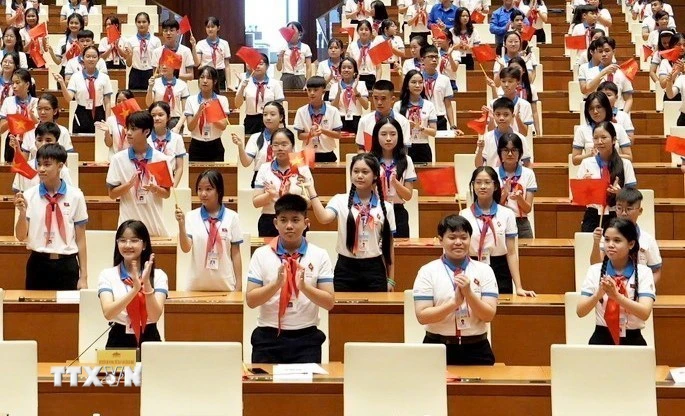 
&apos;Quốc hội trẻ em&apos;: Thảo luận về tác hại của chất kích thích và bạo lực học đường
