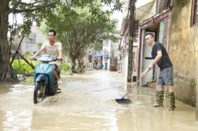  Cuộc sống của người dân làng nghề truyền thống 100 năm ở Bắc Giang sau khi nước lũ rút 