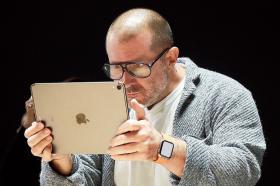 Jony Ive bắt tay OpenAI tạo thiết bị 'siêu AI' 