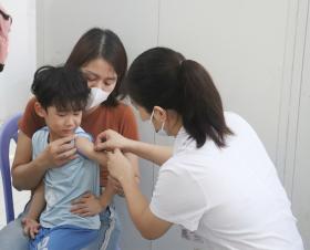 Hà Nội ngày đầu triển khai chiến dịch tiêm vaccine sởi thuận lợi, an toàn