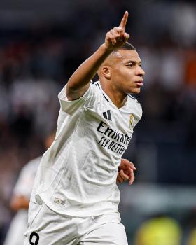 Mbappe lập công, Real Madrid thắng hú vía trận đặc biệt của HLV Ancelotti