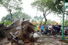 Hai con đường lãng mạn nhất Hà Nội tan hoang sau bão Yagi  第10张