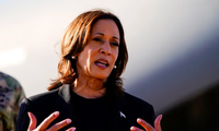  Phó Tổng thống Mỹ Kamala Harris uống bia trên sóng truyền hình 