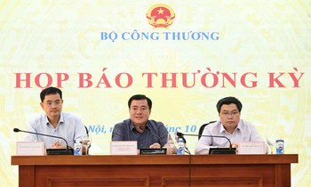  Lo ngại hàng hóa &apos;leo thang&apos; 