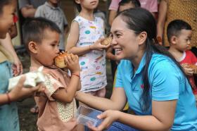 Vượt lũ mang Trung thu cho trẻ