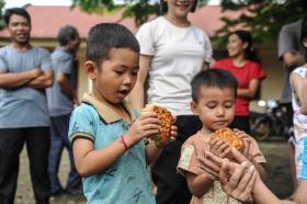 Vượt lũ mang Trung thu cho trẻ